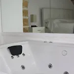 Casa Con Vasca Idromassaggio In Centro Storico 別荘 *