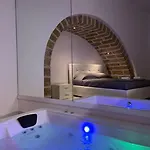 Casa Con Vasca Idromassaggio In Centro Storico 別荘 *